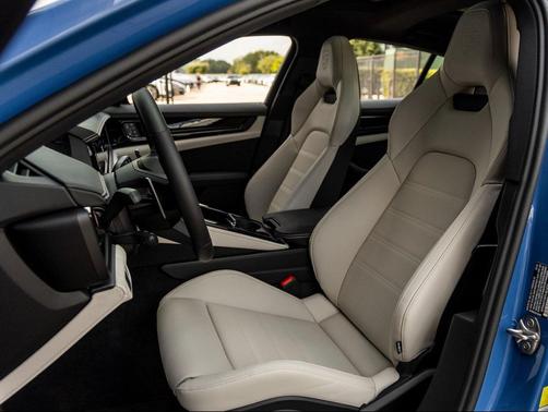 2026 Porsche Panamera 4