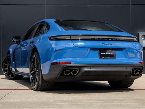 2026 Porsche Panamera 4