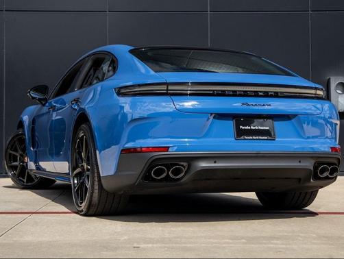 2026 Porsche Panamera 4