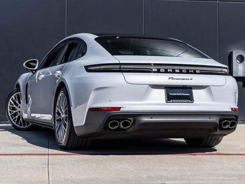 2026 Porsche Panamera 4