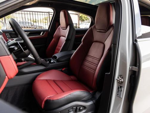 2025 Porsche Cayenne Turbo