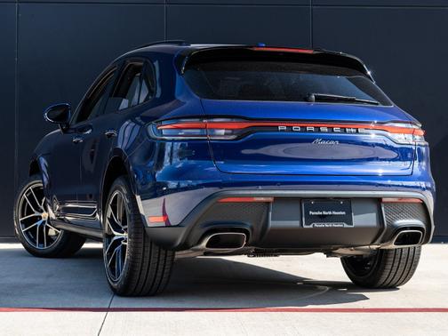 Gentian Blue Metallic 2025 Porsche Macan