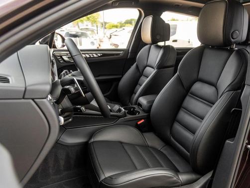 Copper Ruby Metallic 2026 Porsche Macan Macan