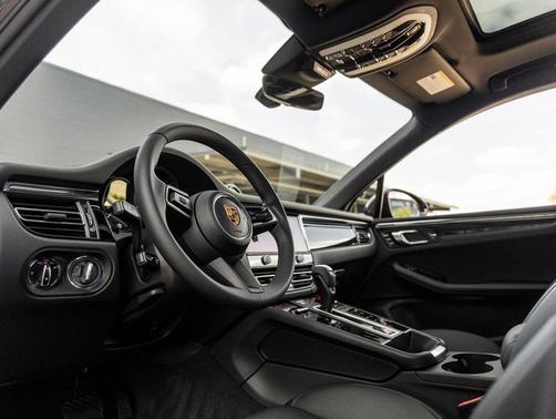 Copper Ruby Metallic 2026 Porsche Macan Macan