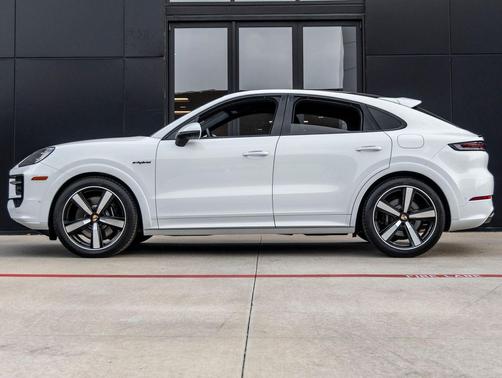 Carrara White Metallic 2025 Porsche Cayenne Cayenne S E-Hybrid