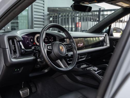 Arctic Grey 2024 Porsche Cayenne S