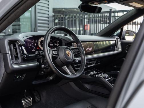 Arctic Grey 2024 Porsche Cayenne S