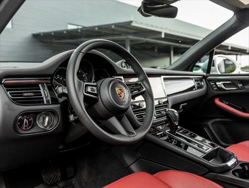 2025 Porsche Macan Base