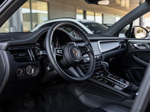 2025 Porsche Macan S