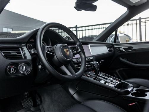 2022 Porsche Macan 