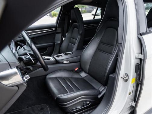 2023 Porsche Panamera Platinum Edition
