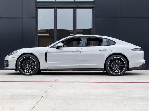 2023 Porsche Panamera Platinum Edition