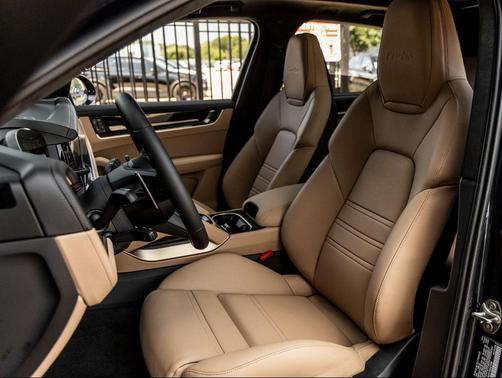 2025 Porsche Cayenne Turbo