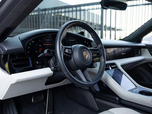 2022 Porsche Taycan Turbo