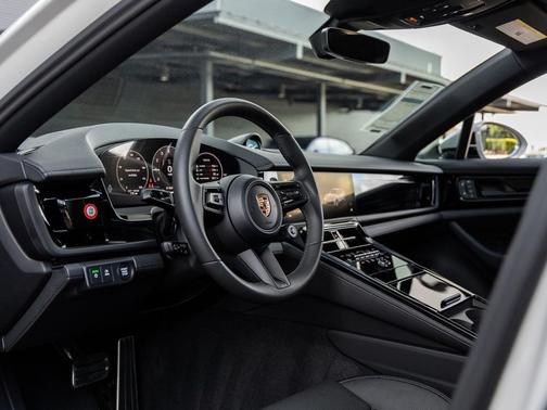 2025 Porsche Panamera 4