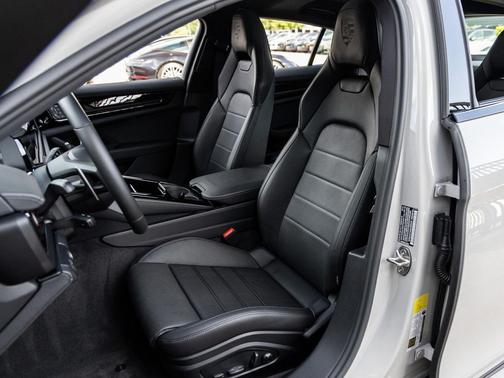 2025 Porsche Panamera 4