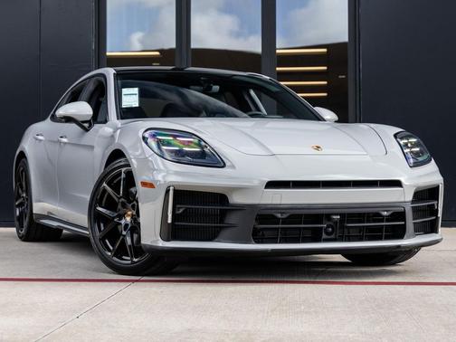 2025 Porsche Panamera 4