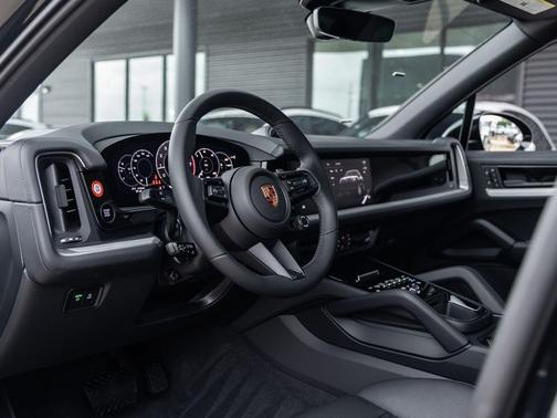 Chromite Black Metallic 2026 Porsche Cayenne Cayenne