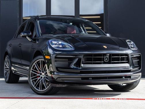 Jet Black Metallic 2026 Porsche Macan Macan
