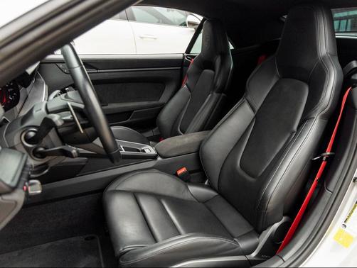 2022 Porsche 911 Carrera GTS