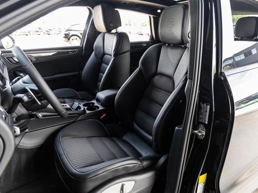 2025 Porsche Macan T