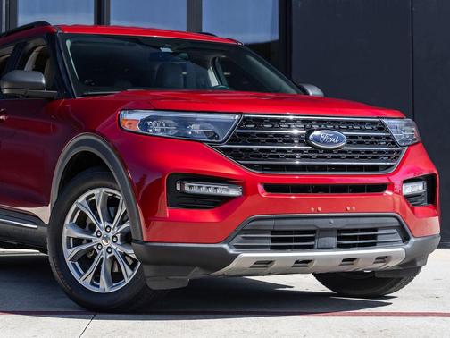 Rapid Red Metallic Tinted Clearcoat 2021 Ford Explorer XLT