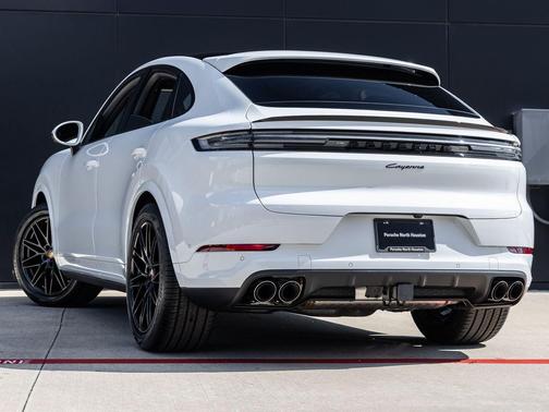 Carrara White Metallic 2026 Porsche Cayenne Cayenne