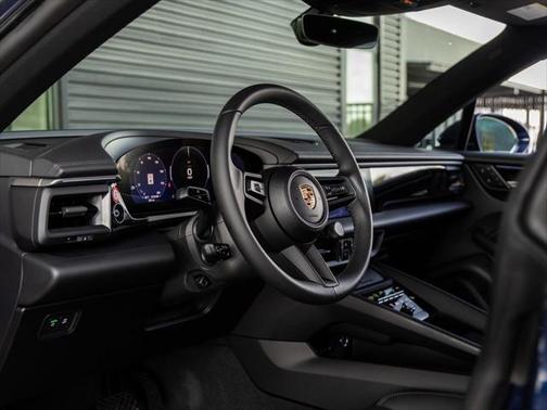 2024 Porsche Macan Base