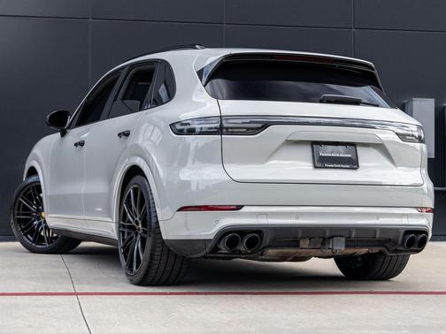 2022 Porsche Cayenne Turbo