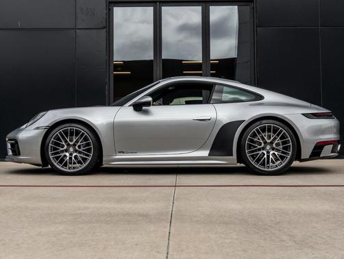 2021 Porsche 911 Carrera