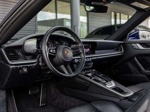 2022 Porsche 911 Carrera