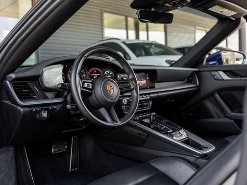 2022 Porsche 911 Carrera