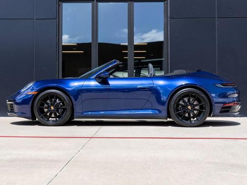 2022 Porsche 911 Carrera