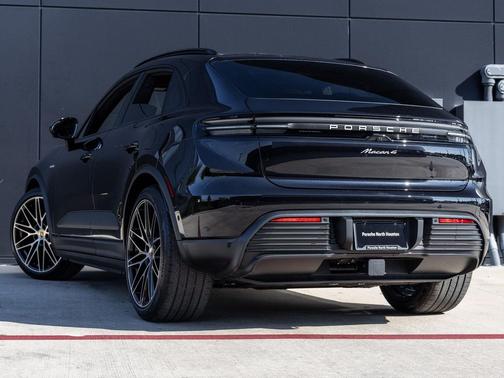 2025 Porsche Macan 4