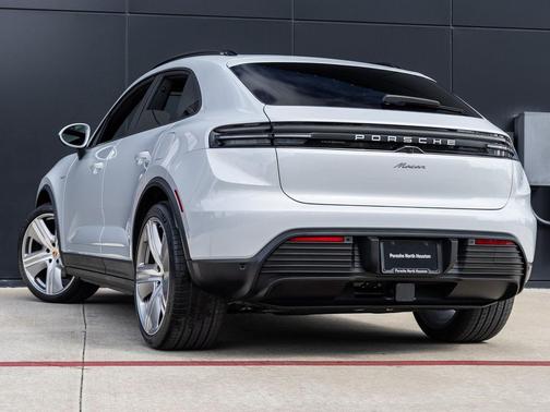2026 Porsche Macan 