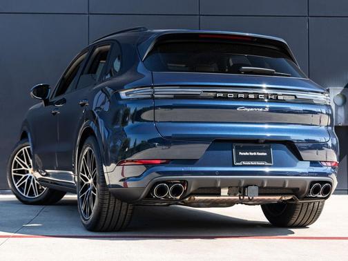 Algarve Blue Metallic 2025 Porsche Cayenne S