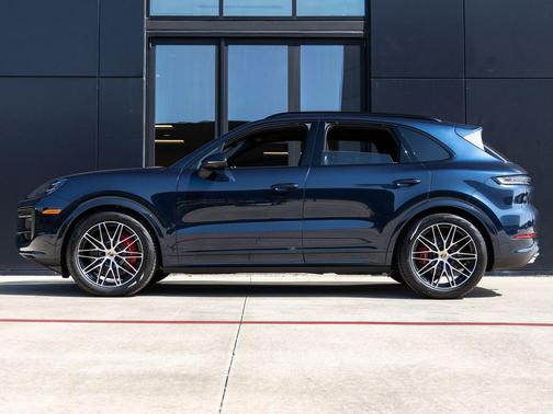 Algarve Blue Metallic 2025 Porsche Cayenne S