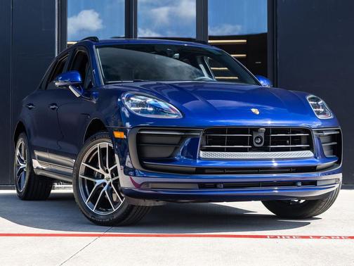 Gentian Blue Metallic 2026 Porsche Macan Macan