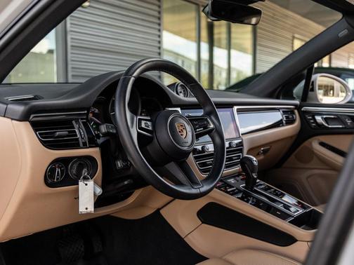 2023 Porsche Macan T