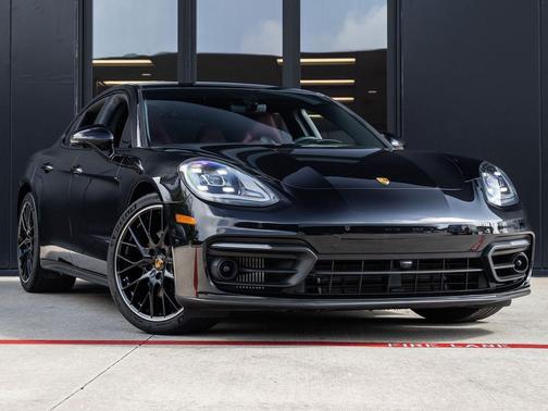 Jet Black Metallic 2023 Porsche Panamera 4S