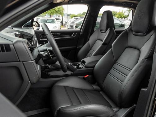 Chromite Black Metallic 2025 Porsche Cayenne Cayenne Turbo E-Hybrid