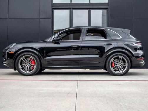 Chromite Black Metallic 2025 Porsche Cayenne Cayenne Turbo E-Hybrid