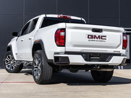 2024 GMC Canyon AT4