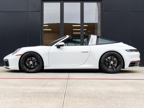 2022 Porsche 911 Targa 4