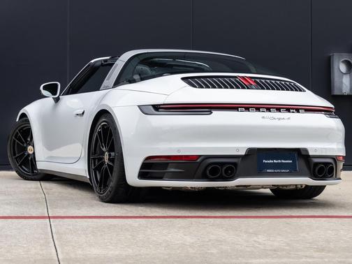 2022 Porsche 911 Targa 4