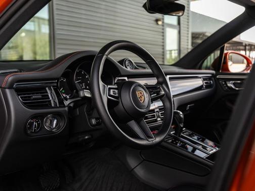 2023 Porsche Macan T