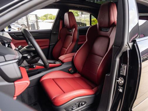 Jet Black 2026 Porsche Macan Macan Electric GTS