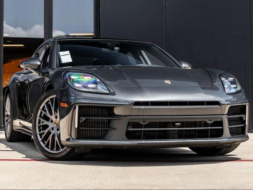 2025 Porsche Panamera 4