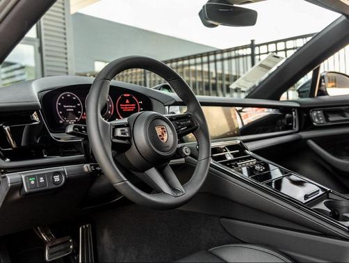 2025 Porsche Panamera 4