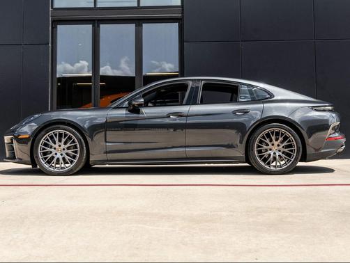 2025 Porsche Panamera 4